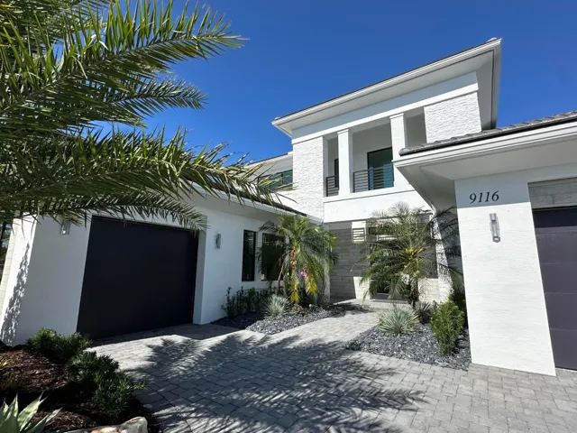 Split 3-Car Garage