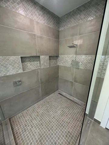Spectacular Decorative Tile in Shower!