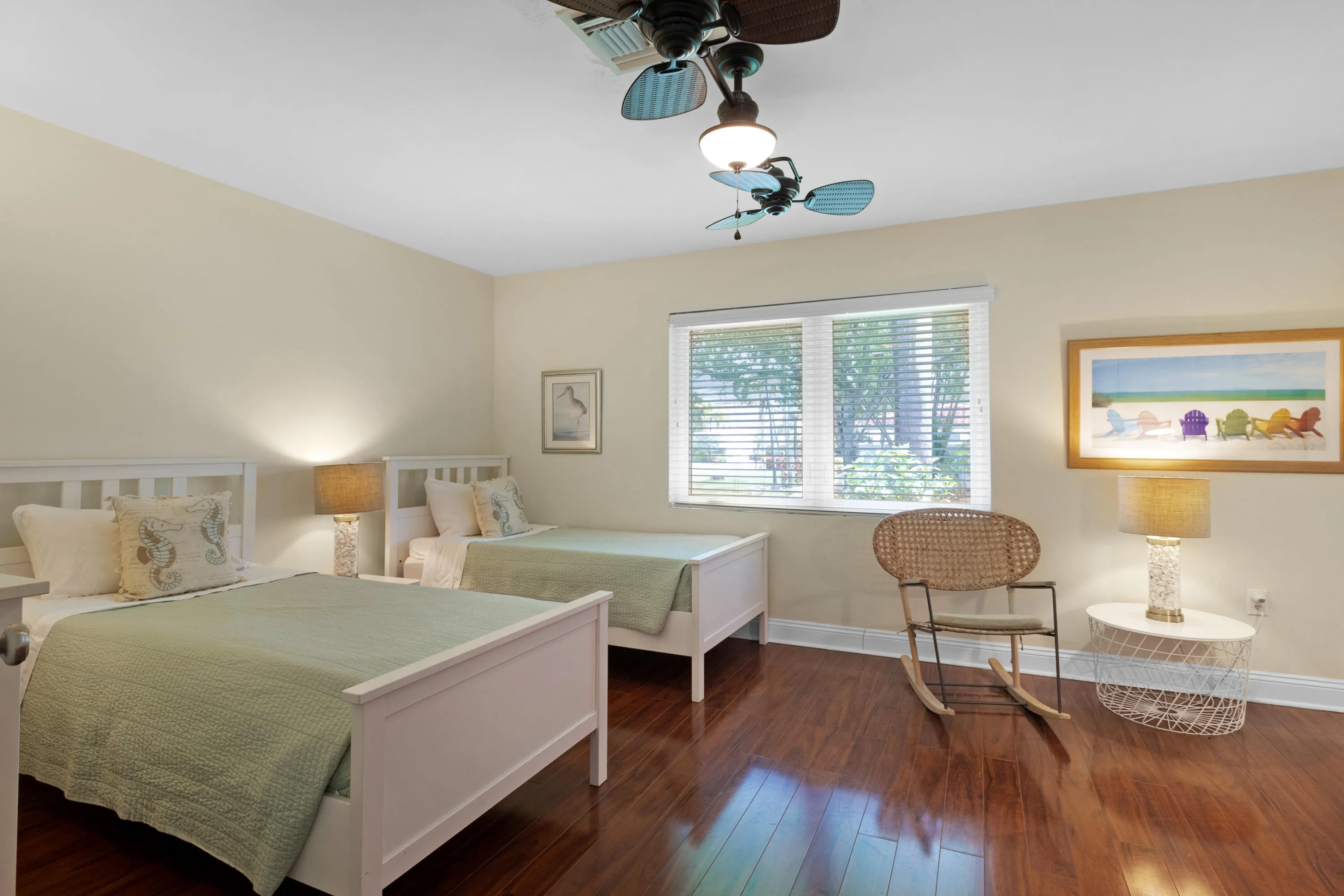 27_accutour_3240-lakeview-dr -027