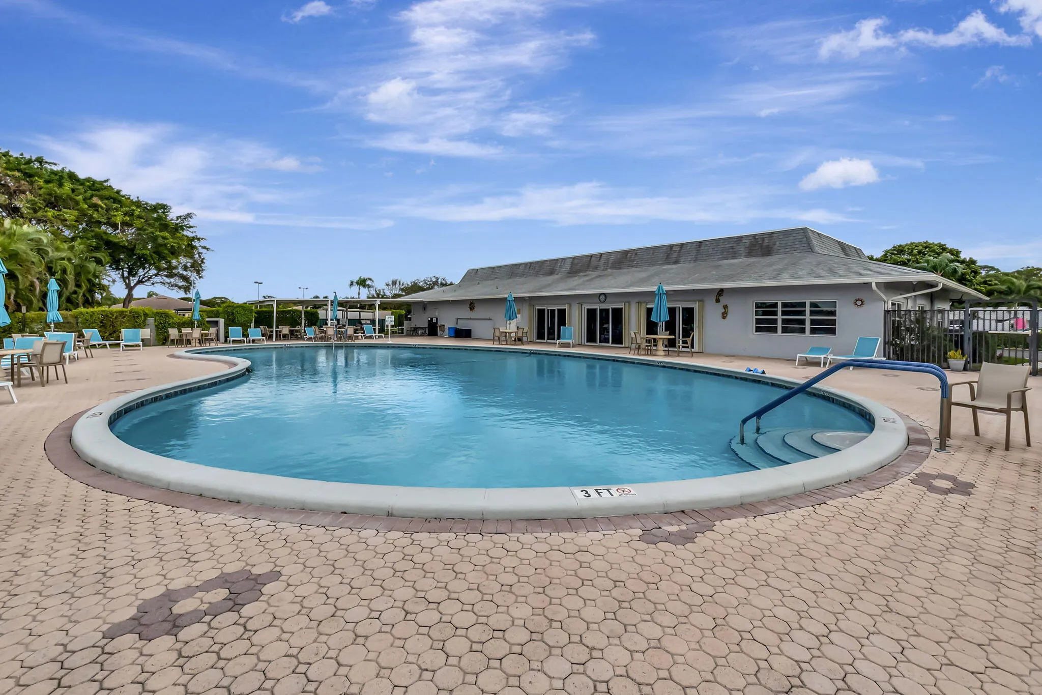 Pool & Clubhouse