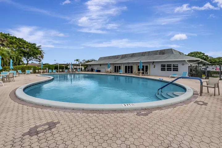 Pool & Clubhouse