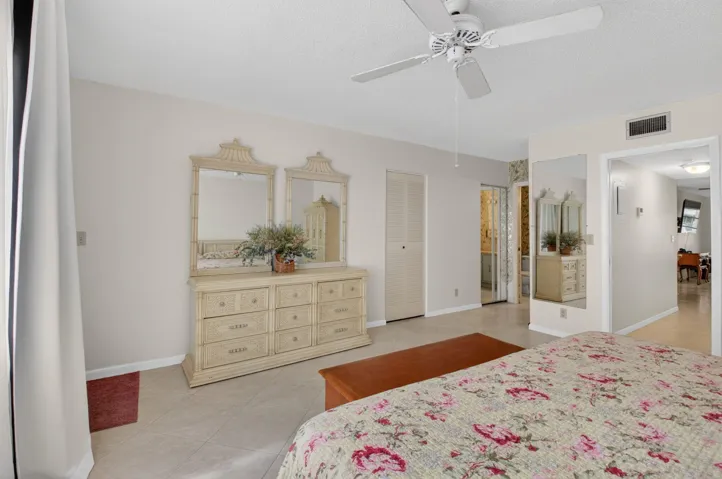 Bedroom has 2 walk-in closets
