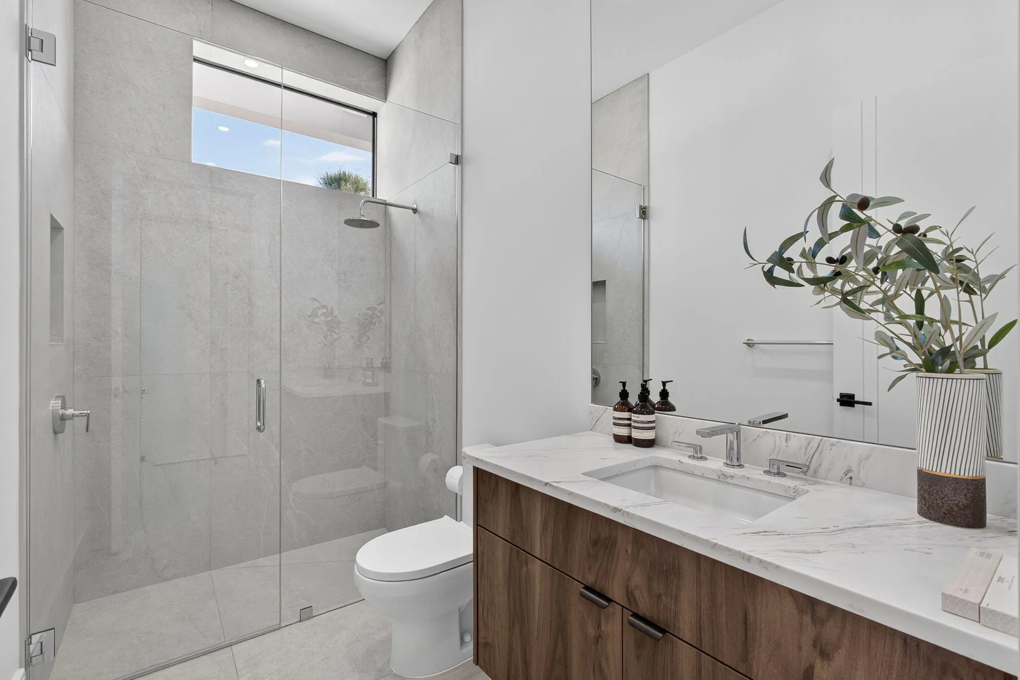 Bathroom for offfice/5th Bedroom
