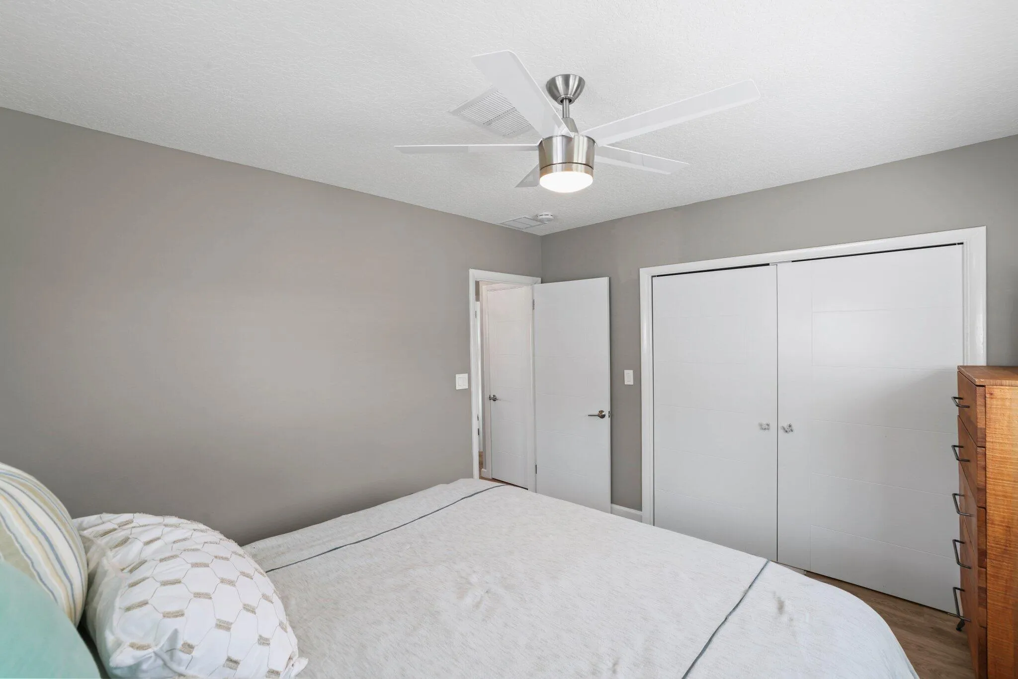4021 Northeast 27th Terrace - 45.jpg-SMA
