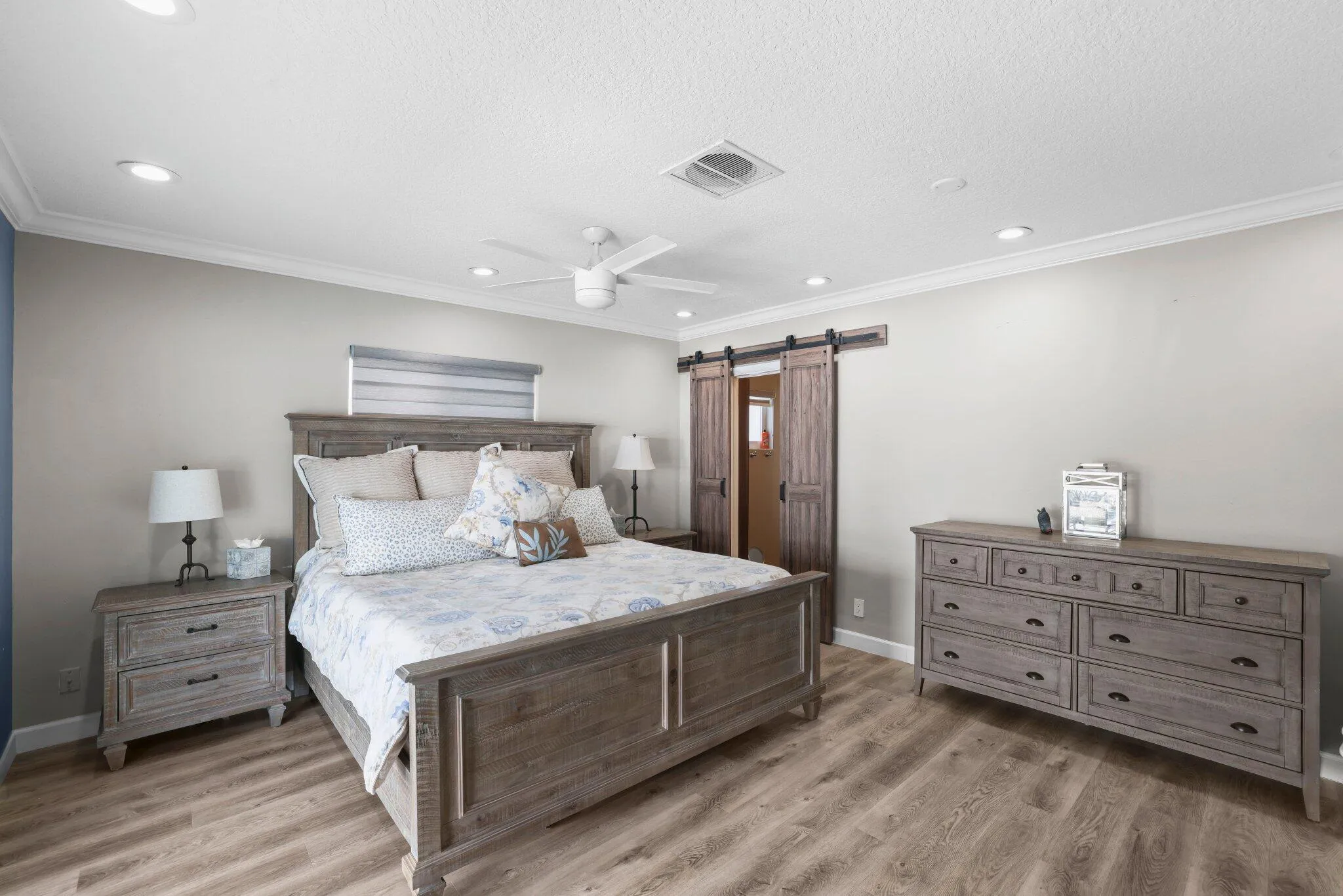 4021 Northeast 27th Terrace - 39.jpg-SMA