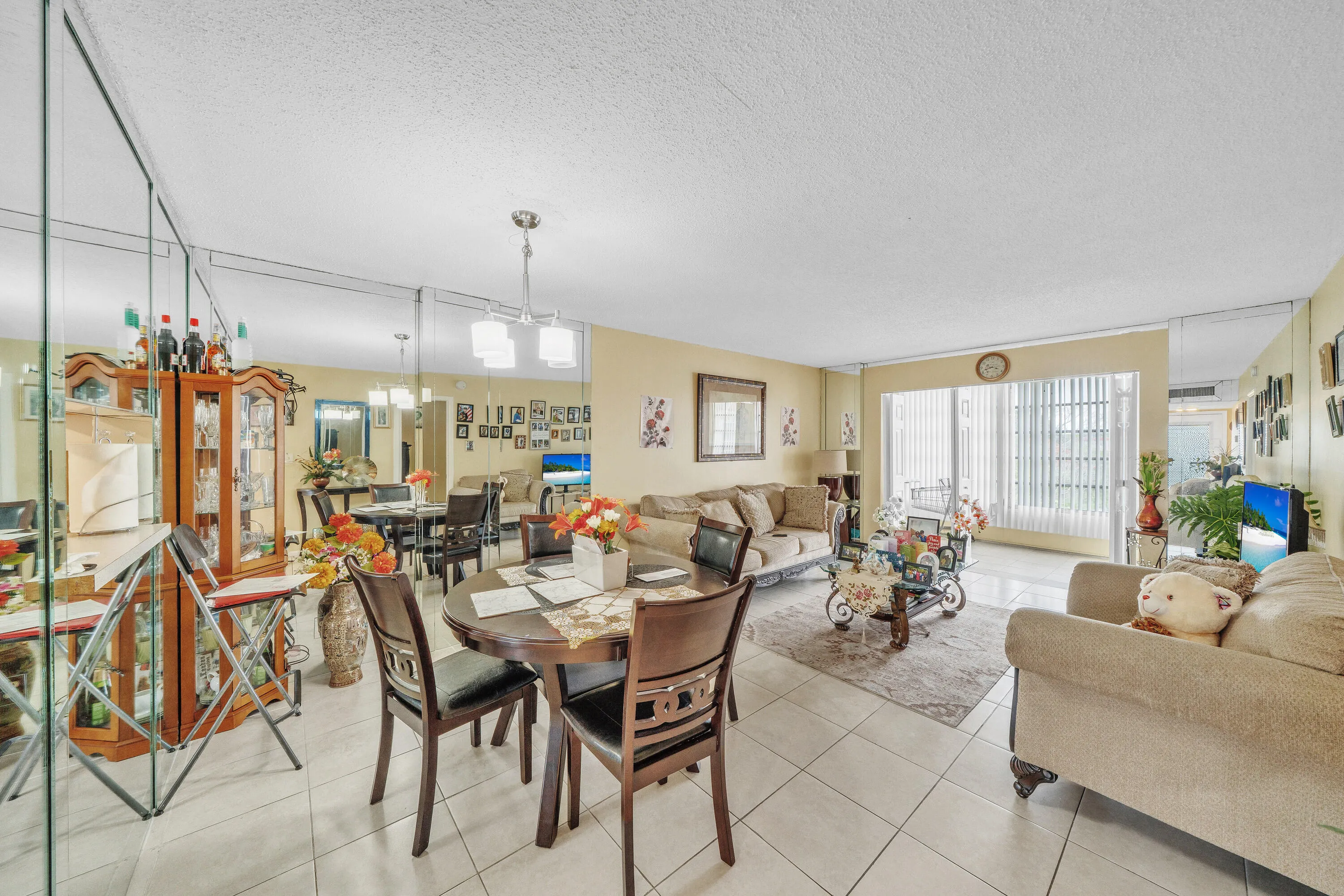 6 Dining Area