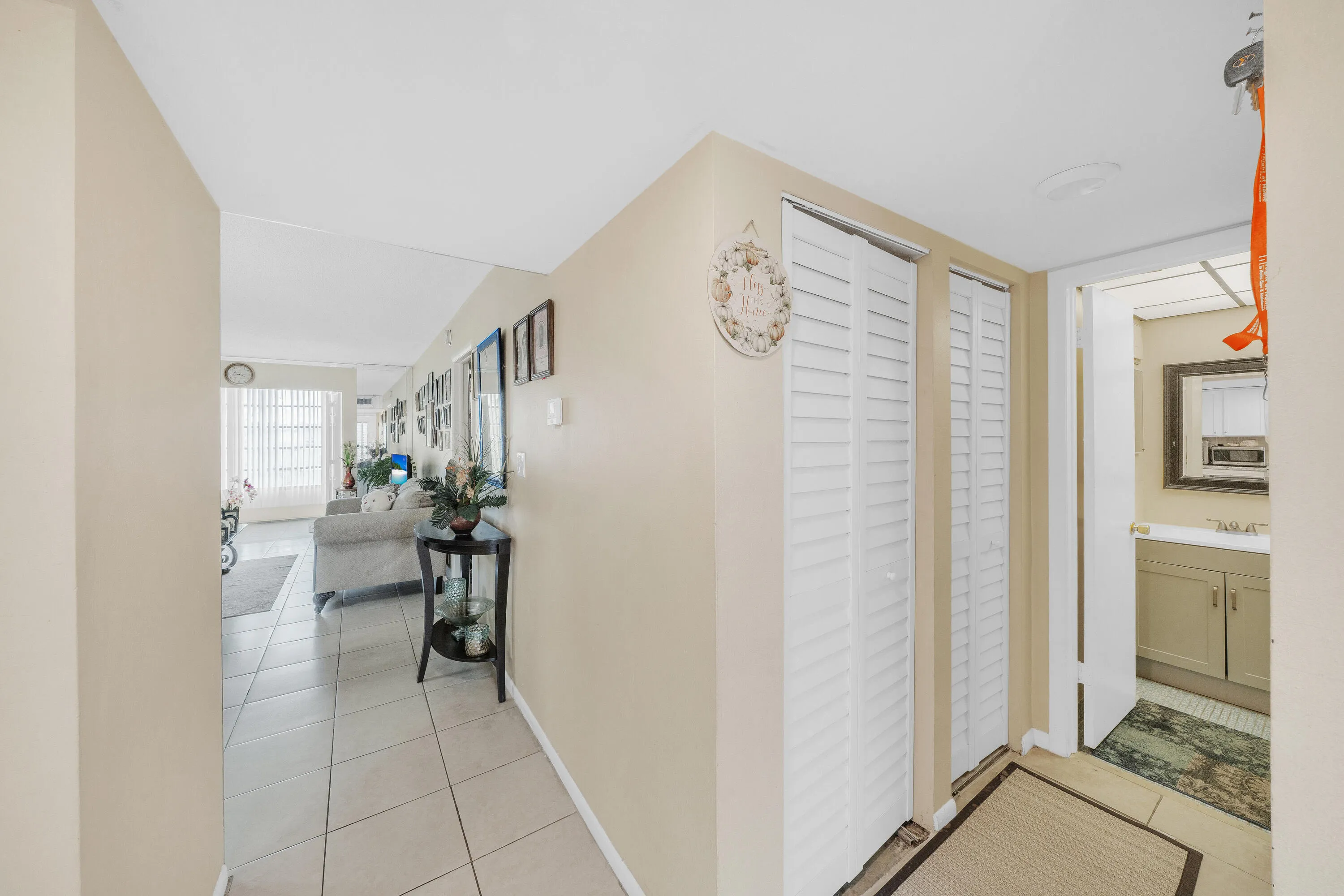 4 Foyer