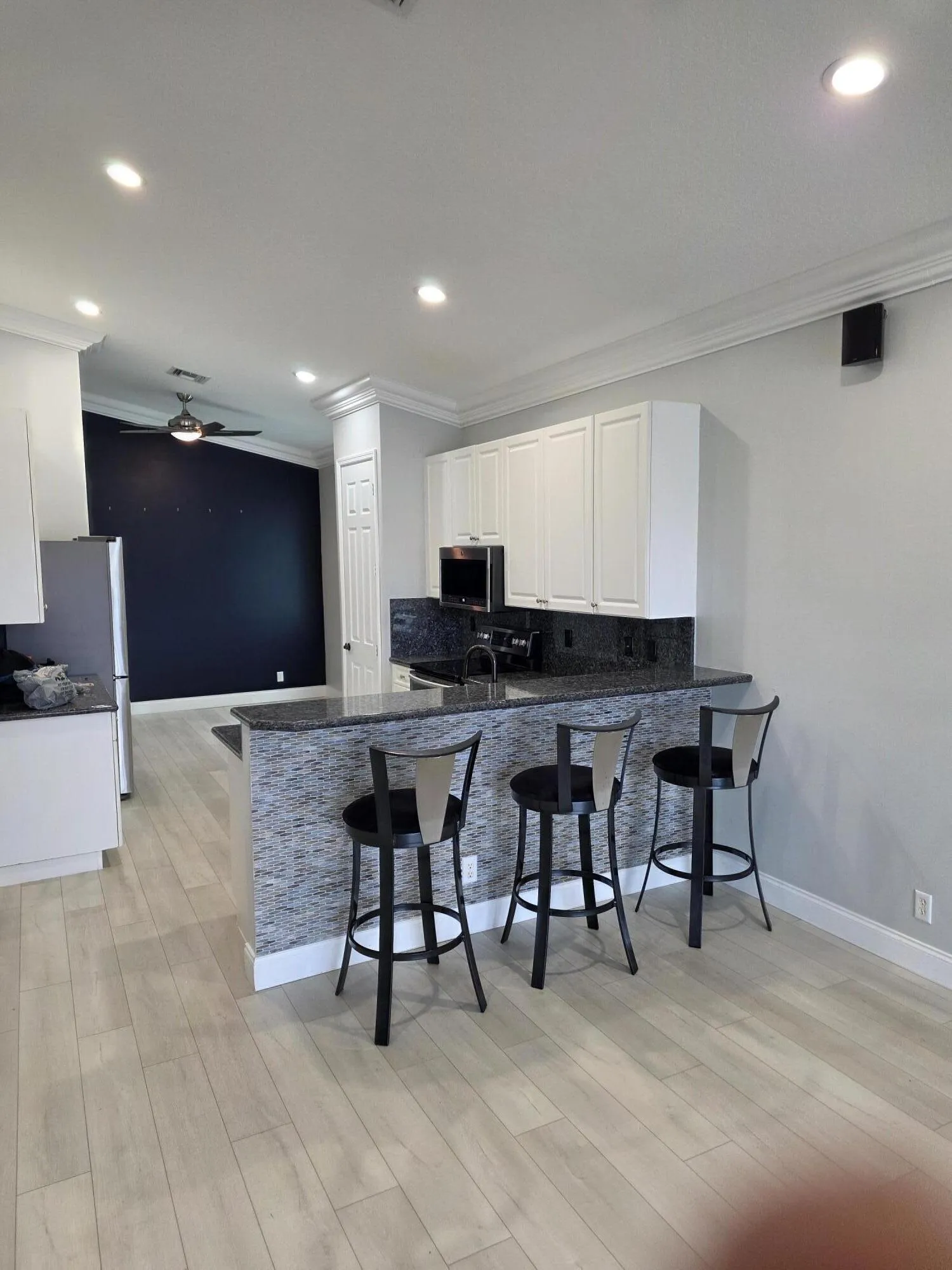Kitchen Tiled Island with 3 stools