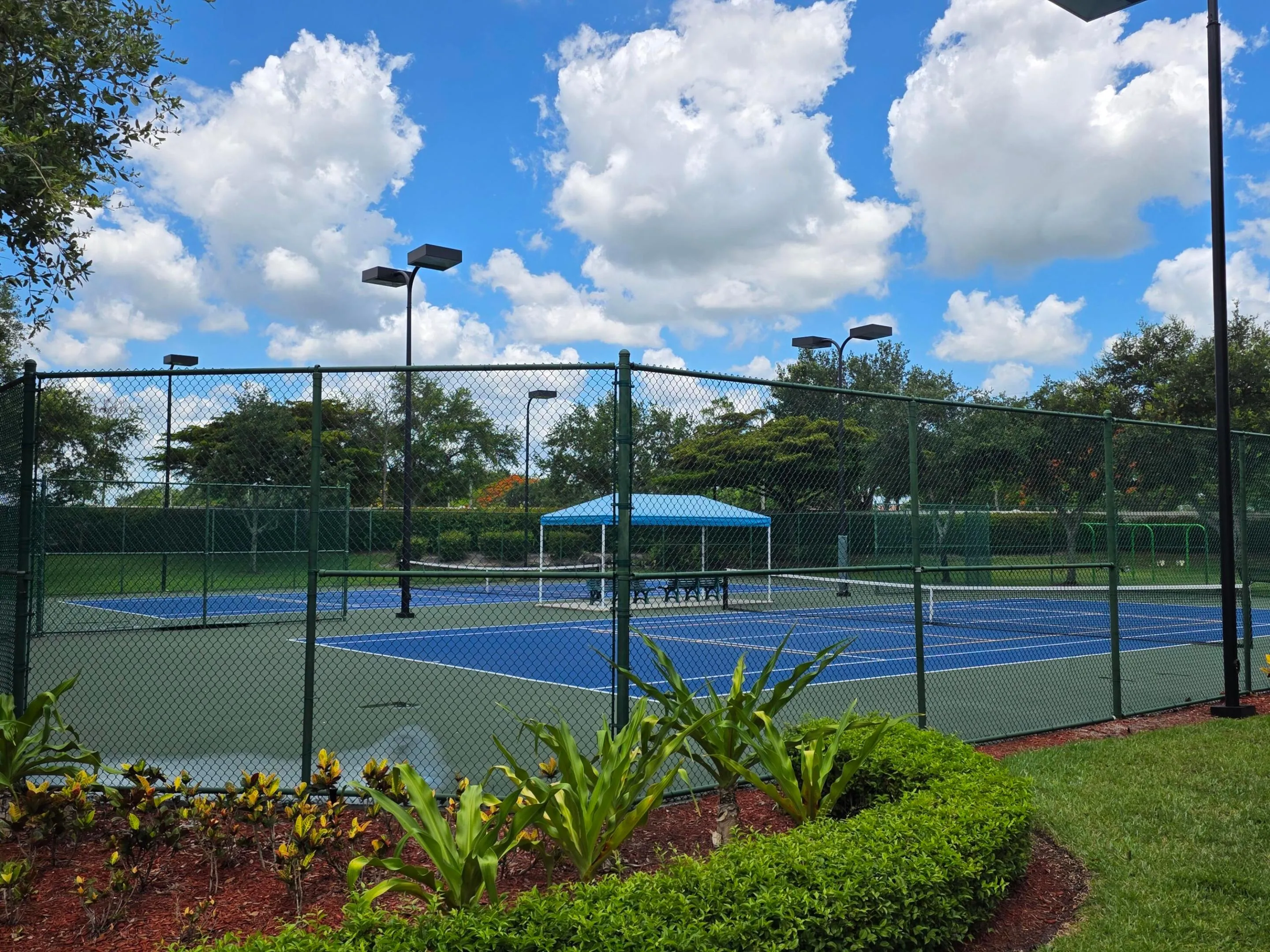 Isola Bella Tennis Courts