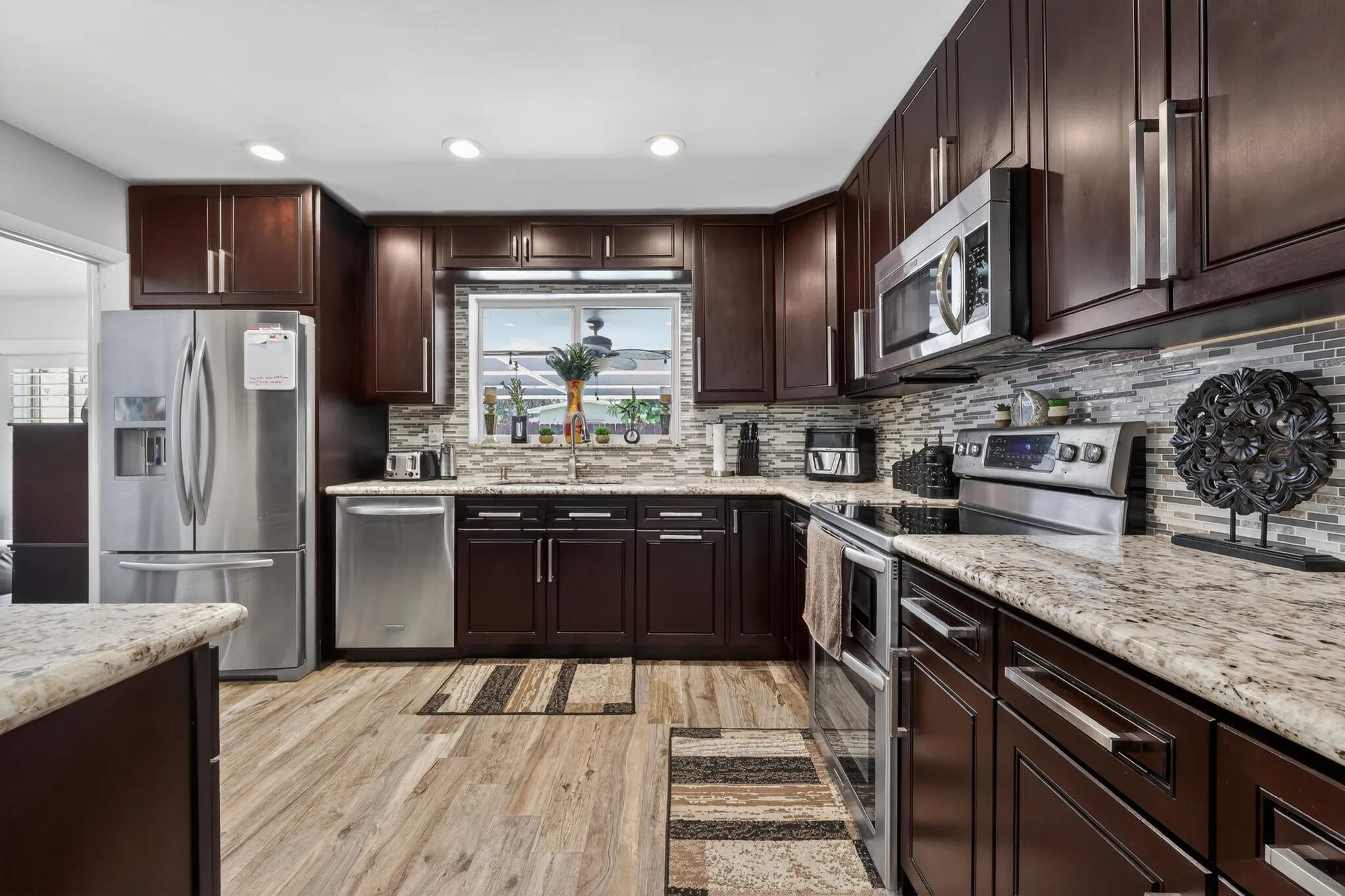 17_311_NW_93rd_Terrace-Kitchen-0069