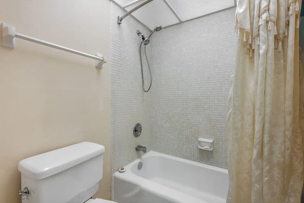 3680InverraryLnDrapt1V.Lauderhill-13