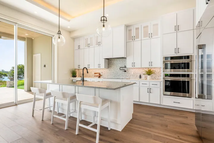 Spacious kitchen with large island for gathering & entertaining.