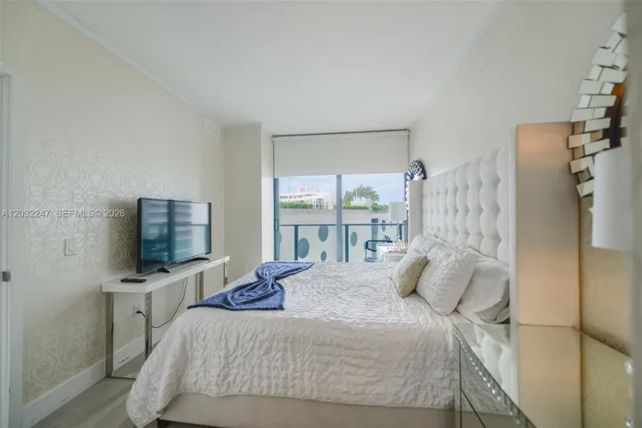 MASTER BED