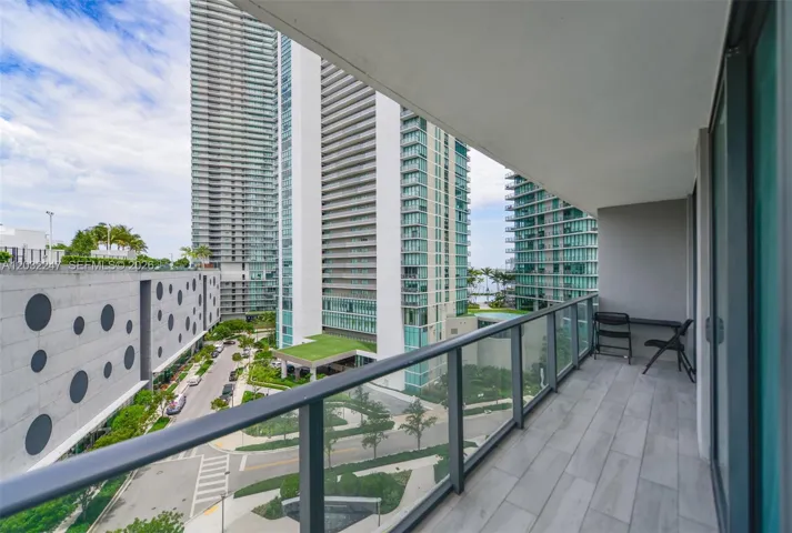 L SHAPE CORNER BALCONY
