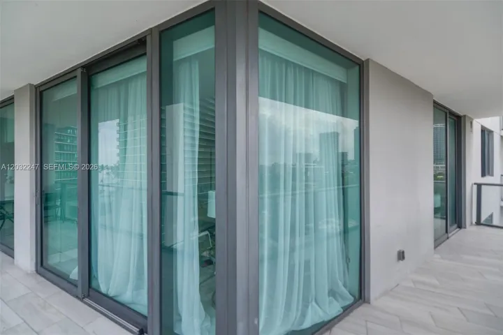 L SHAPE CORNER BALCONY