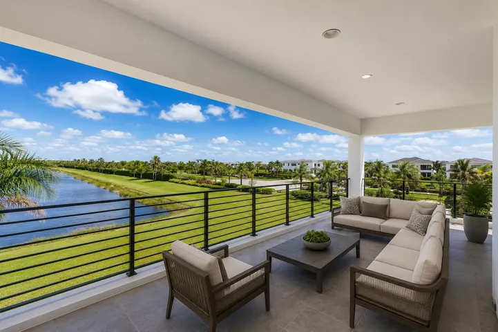 Large upstairs Patio Space