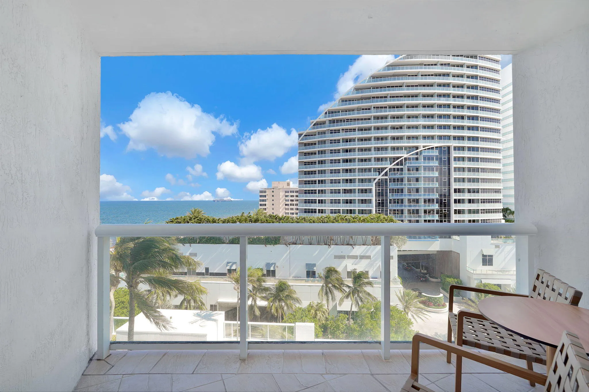 1-web-or-mls-APT 915 DSC09681