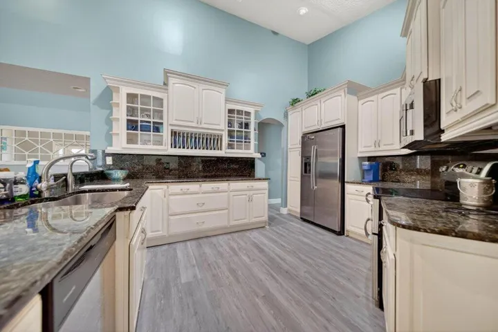 kitchen2.jpg-SMALL