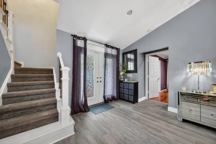 foyer1.jpg-SMALL
