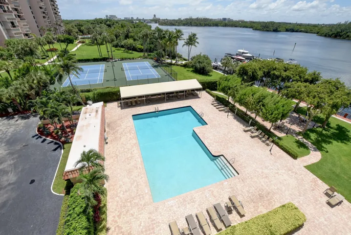 Pool overlooking intracoastal. Outdoor BBQ Stations.