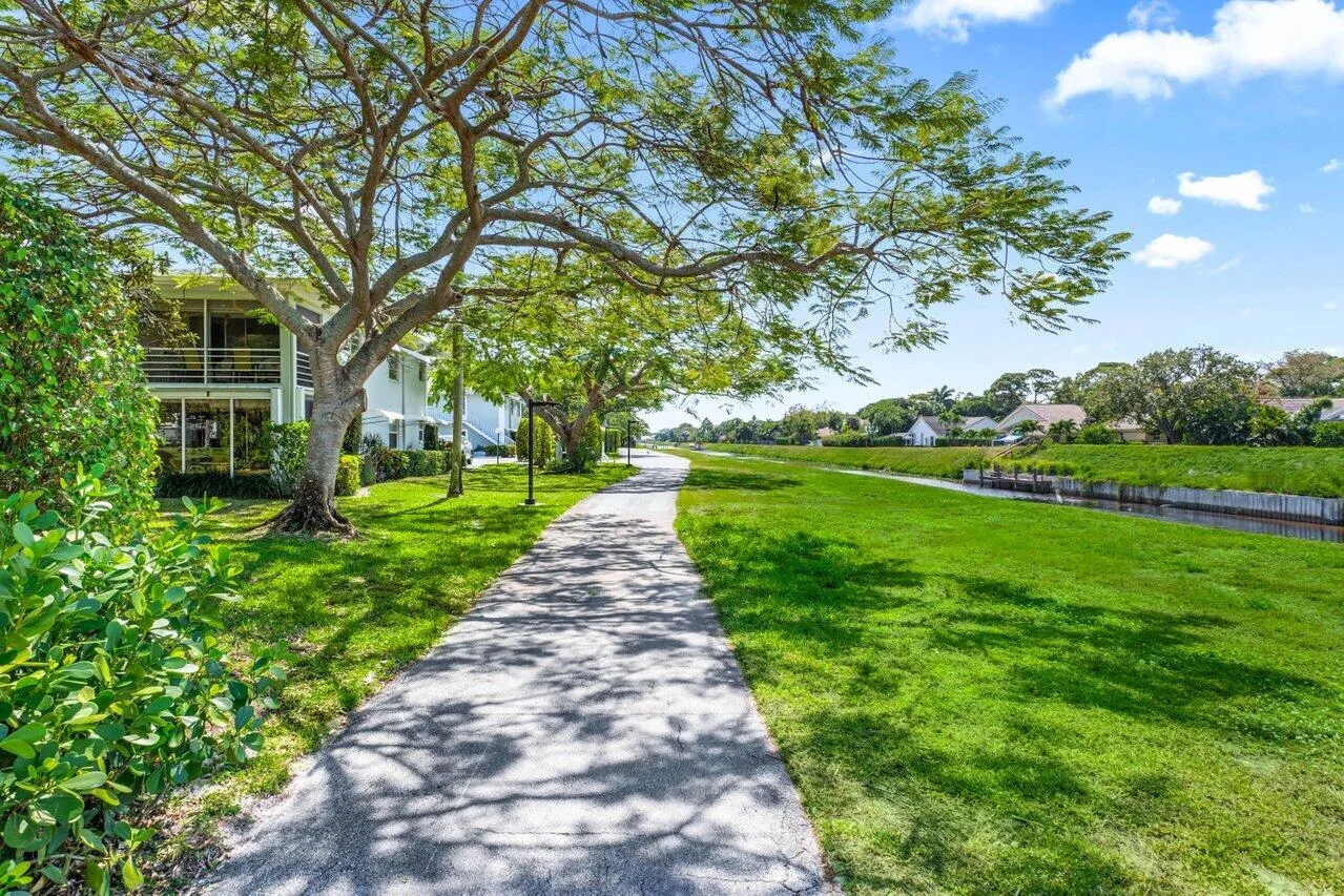 Walk way