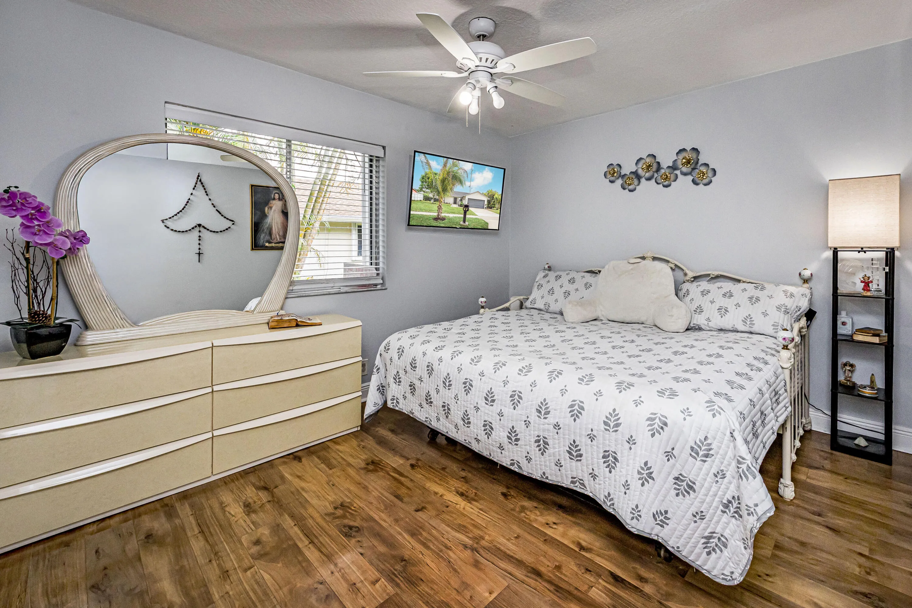 #2 large room with king size