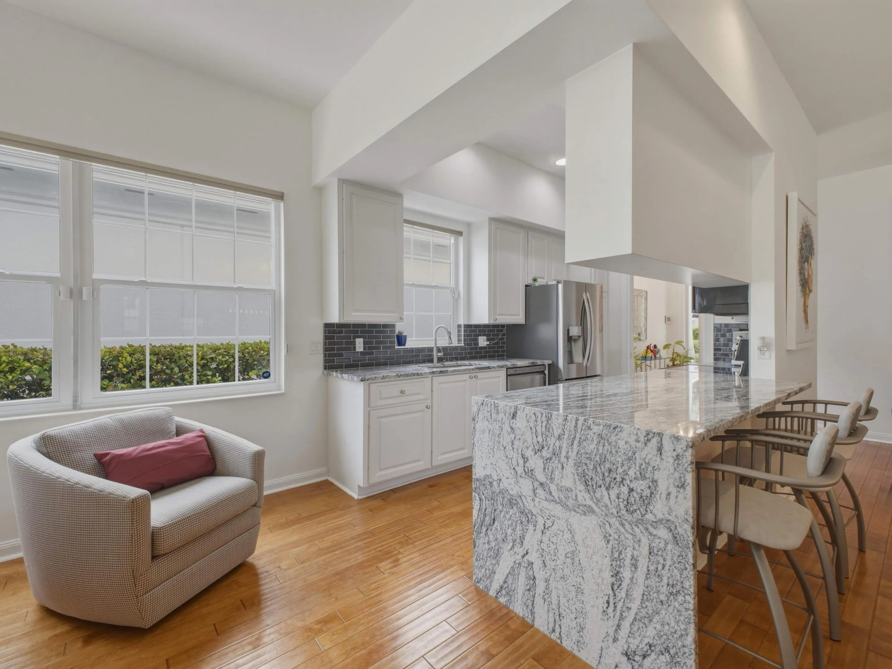 Kitchen Breakfast Bar
