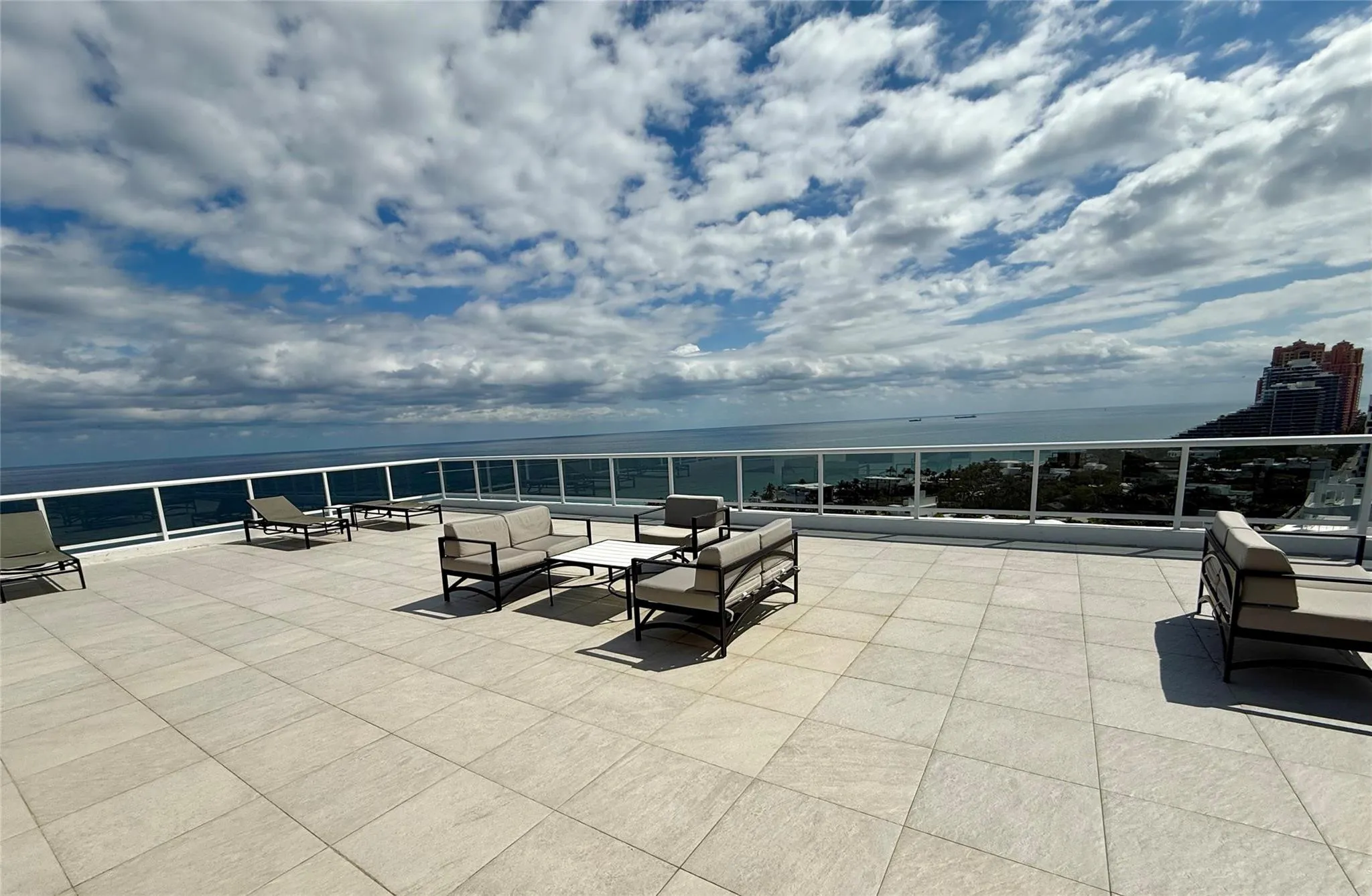 Southern Community Sundeck 21 stories up