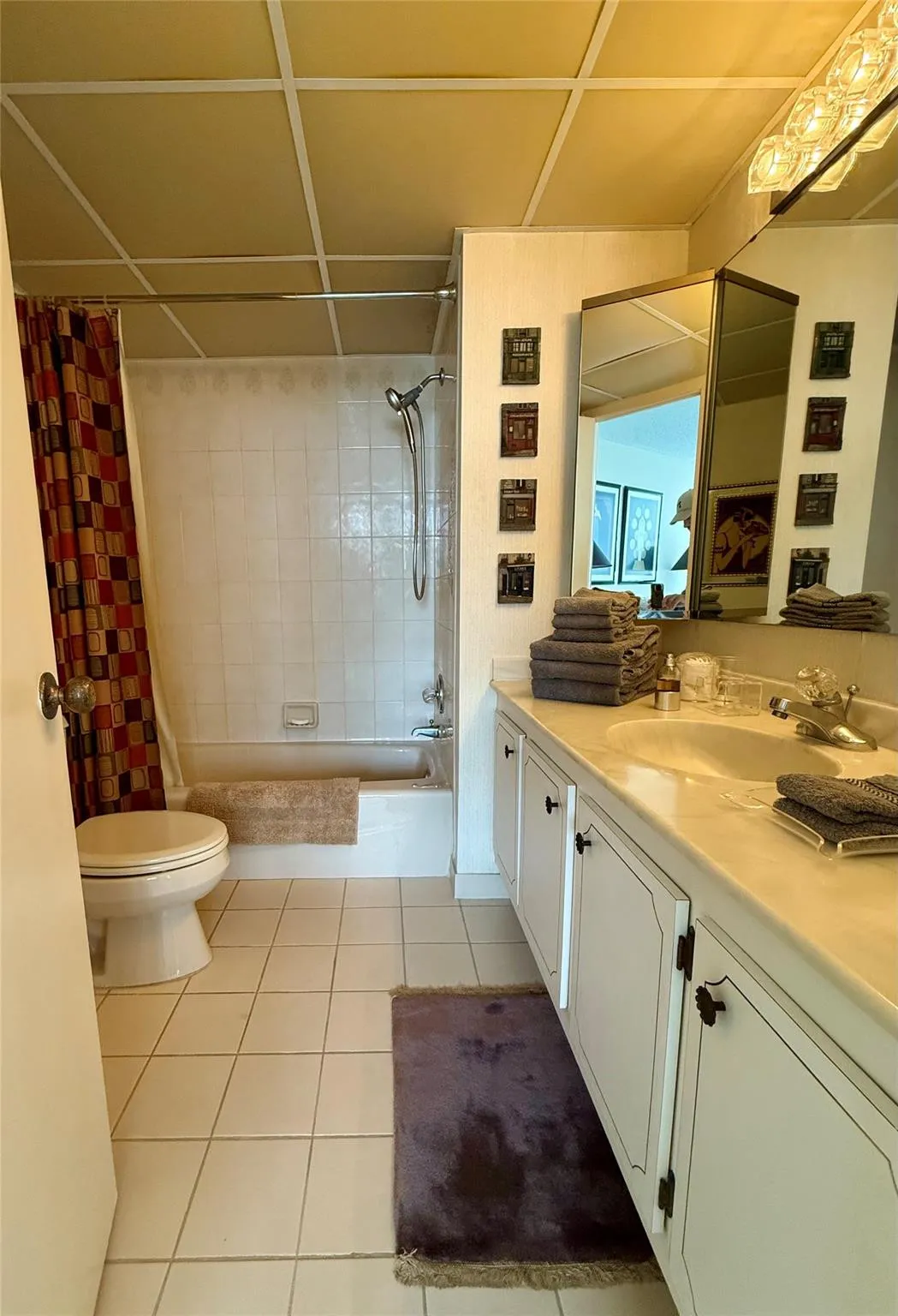Primary bedroom private bathroom