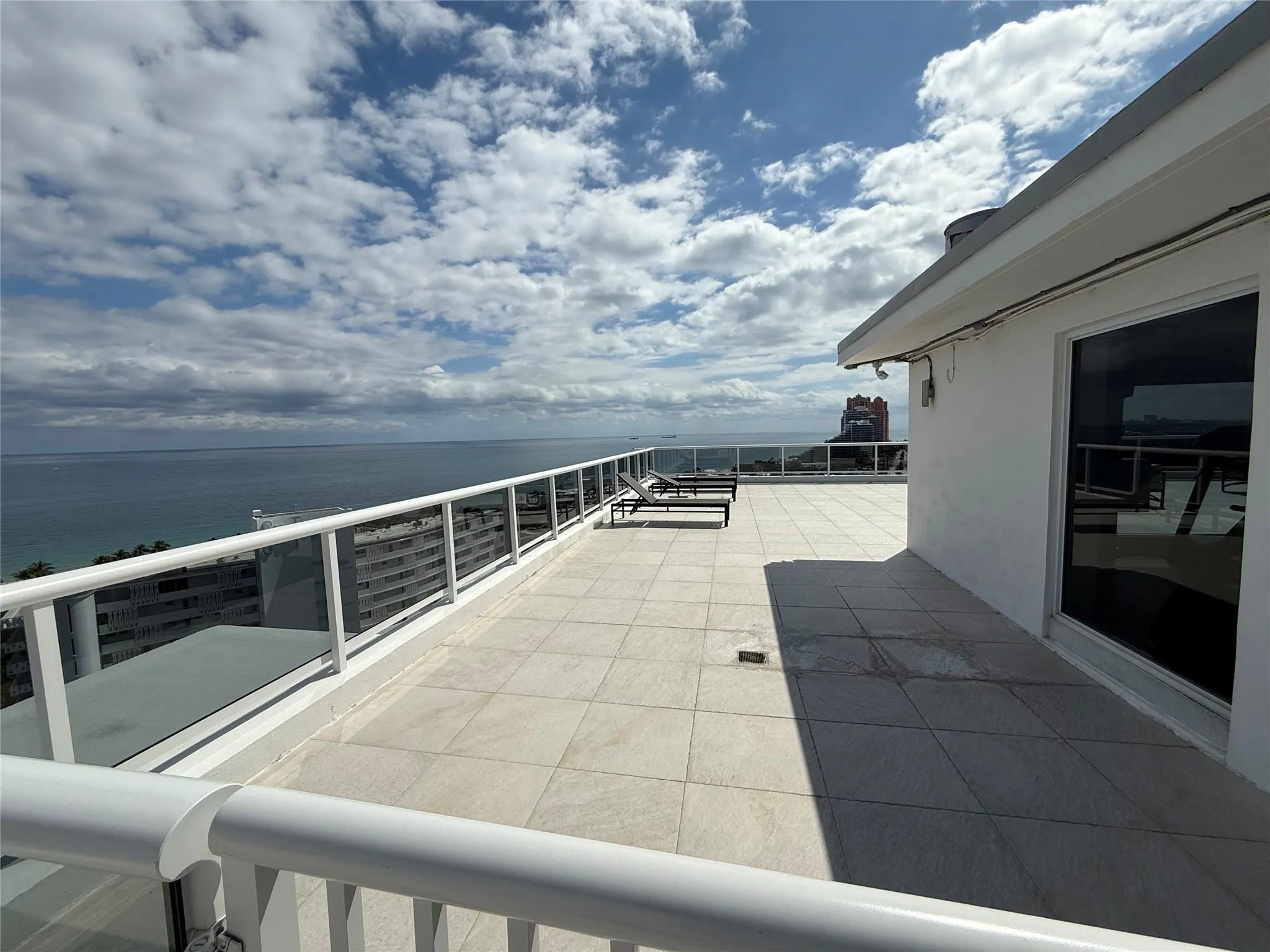 lower sundeck w gym