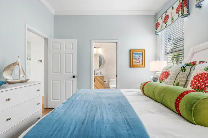 1753 Victoria Circle-42