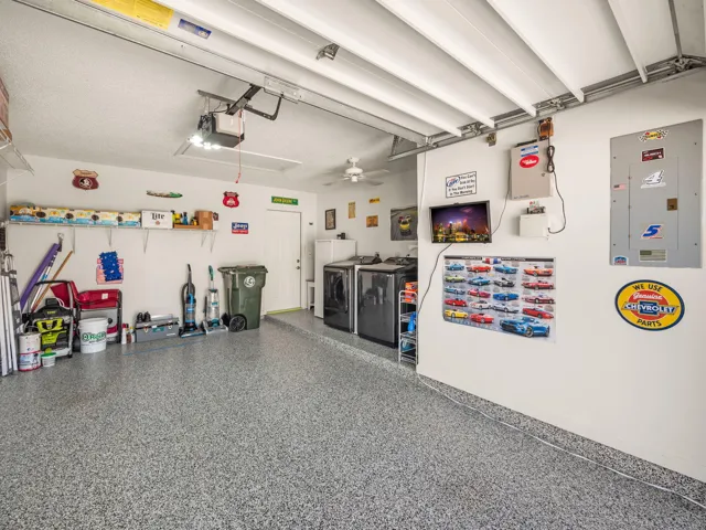 Garage w/epoxy floor