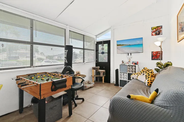 16 sun room 01