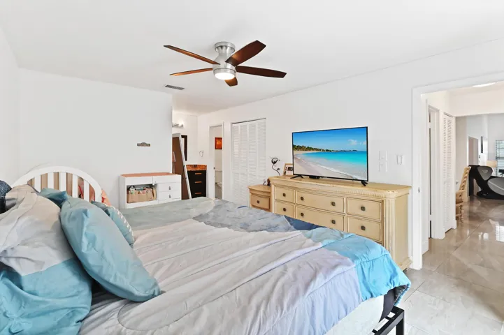 23 Bedroom 04