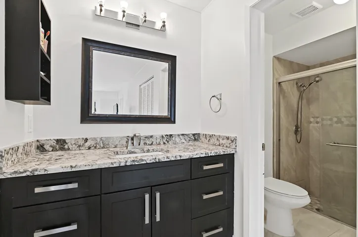 25 Bathroom 02