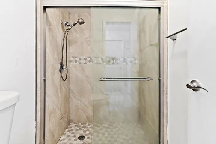 26 Bathroom 03