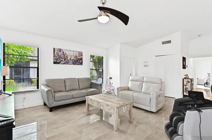 08 Living room 04