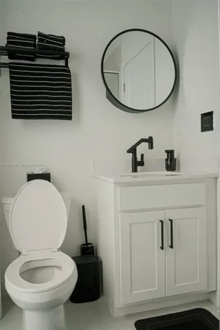 1st floor (bathroom 1)