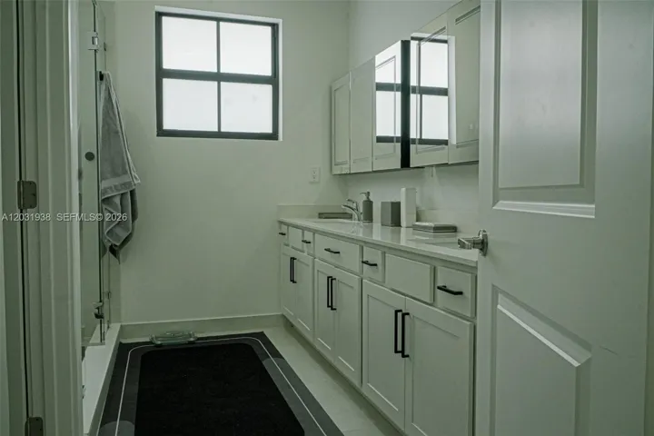 Photo 33
