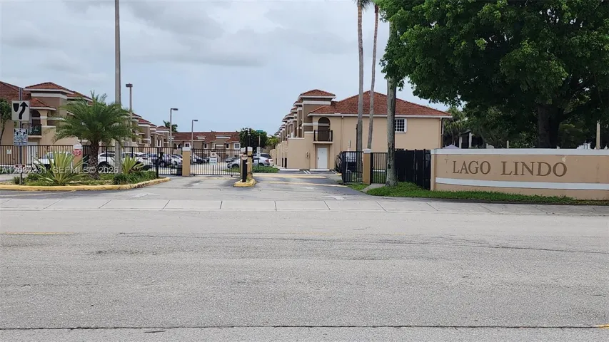 Lago Lindo Entry Gate