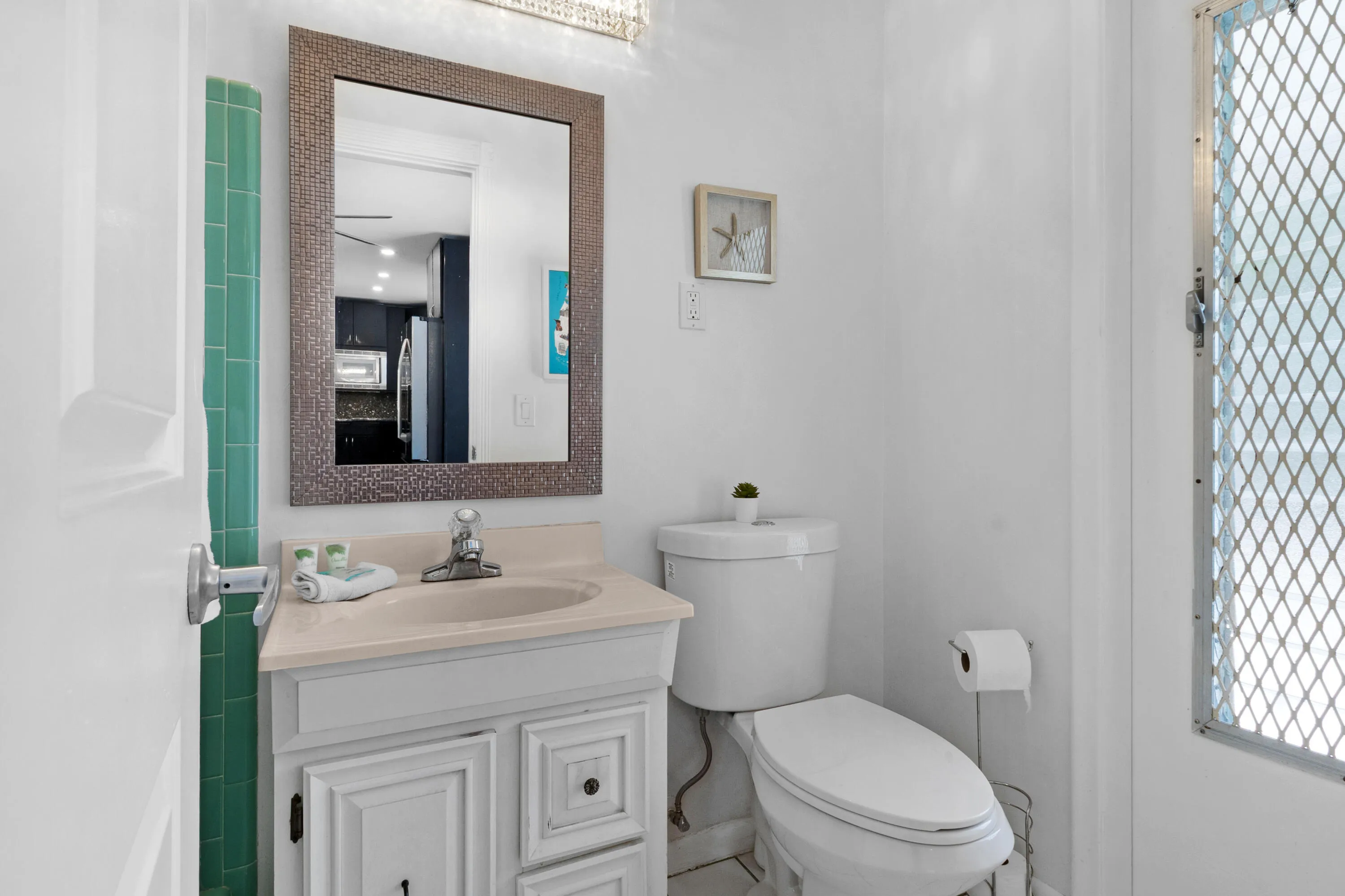 accutour_1418-ne-57th-pl-26