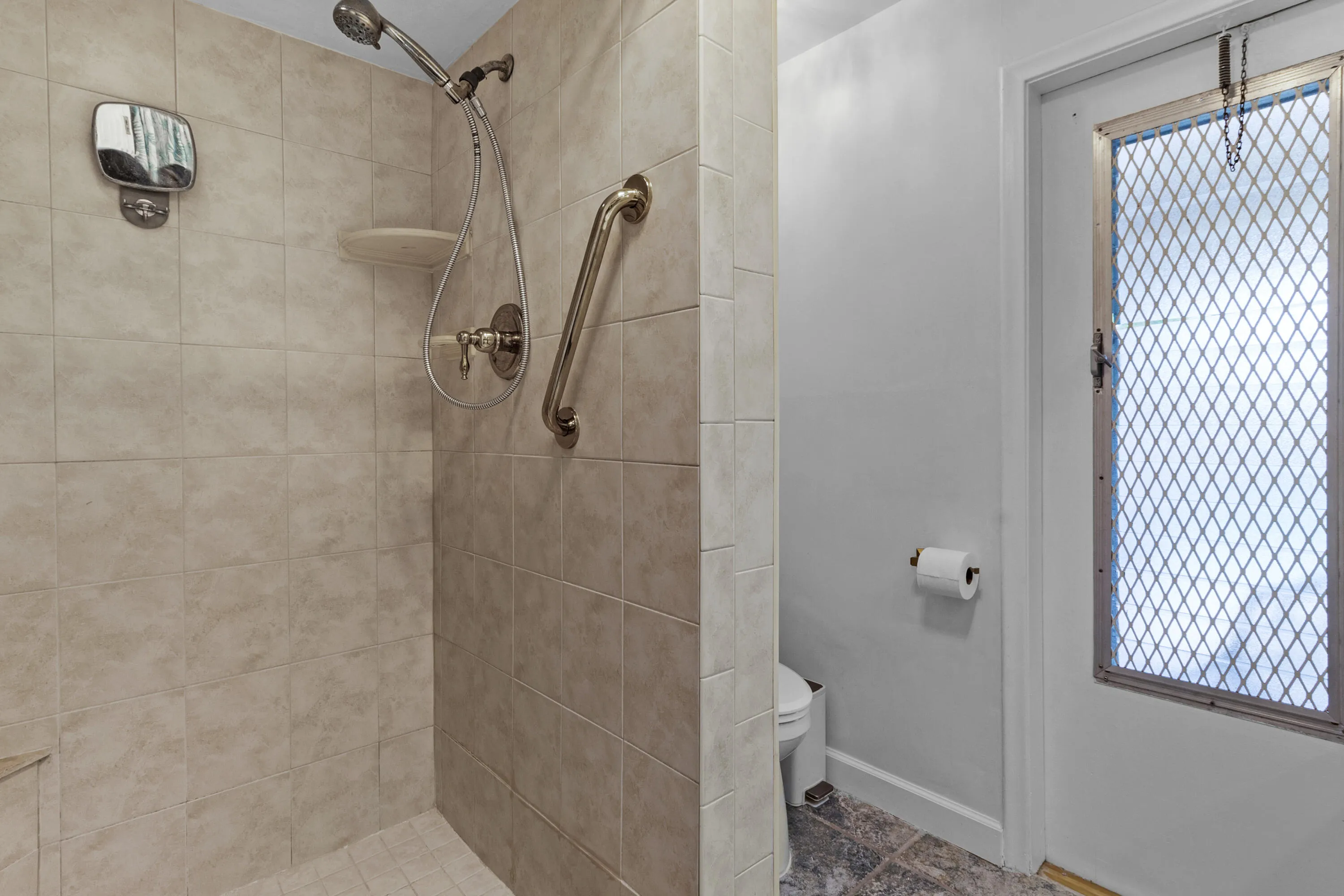 accutour_1418-ne-57th-pl-31