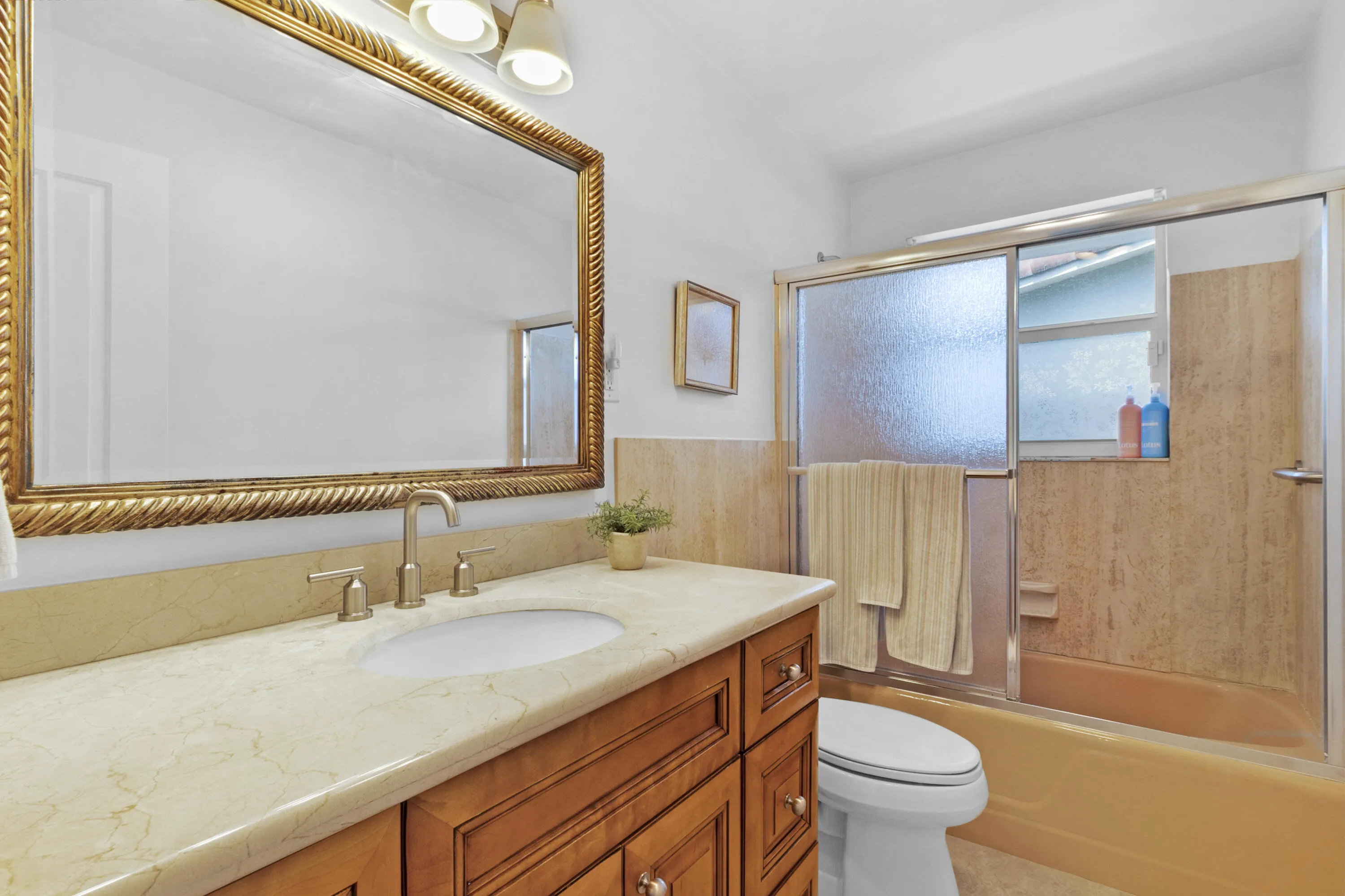 accutour_1418-ne-57th-pl-34