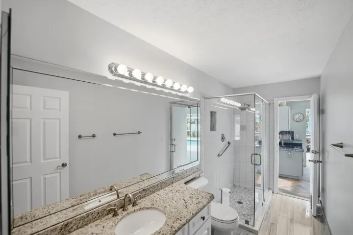 Lanai Bath Door Open