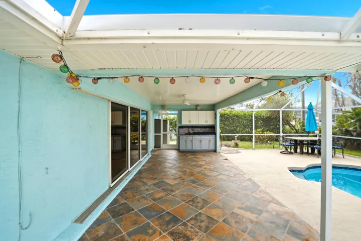 Covered Lanai Area