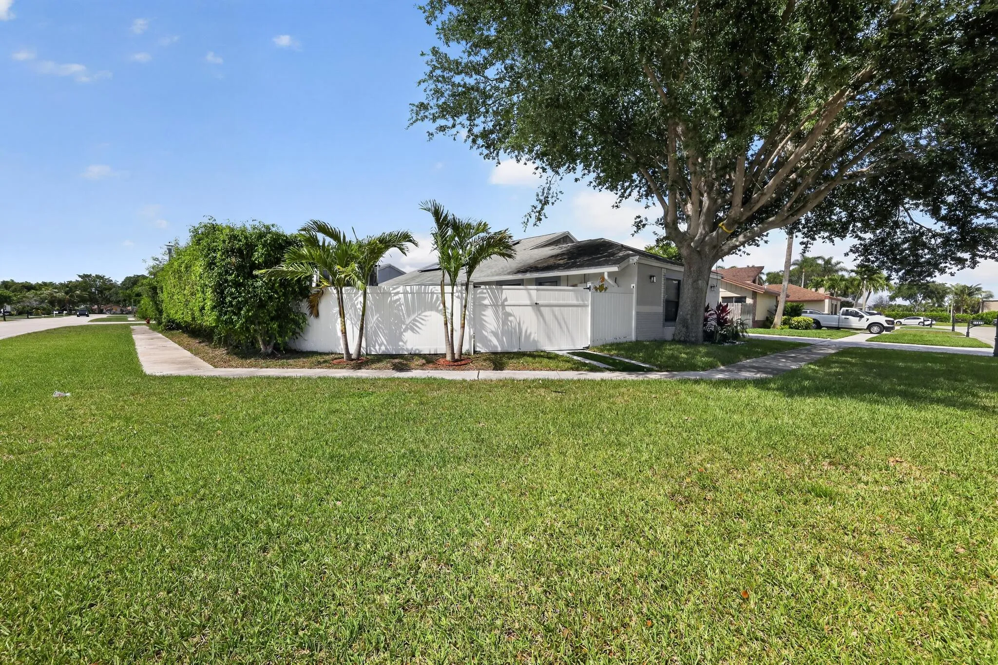 08_11423_Whisper_Sound_Dr-Exterior-0142