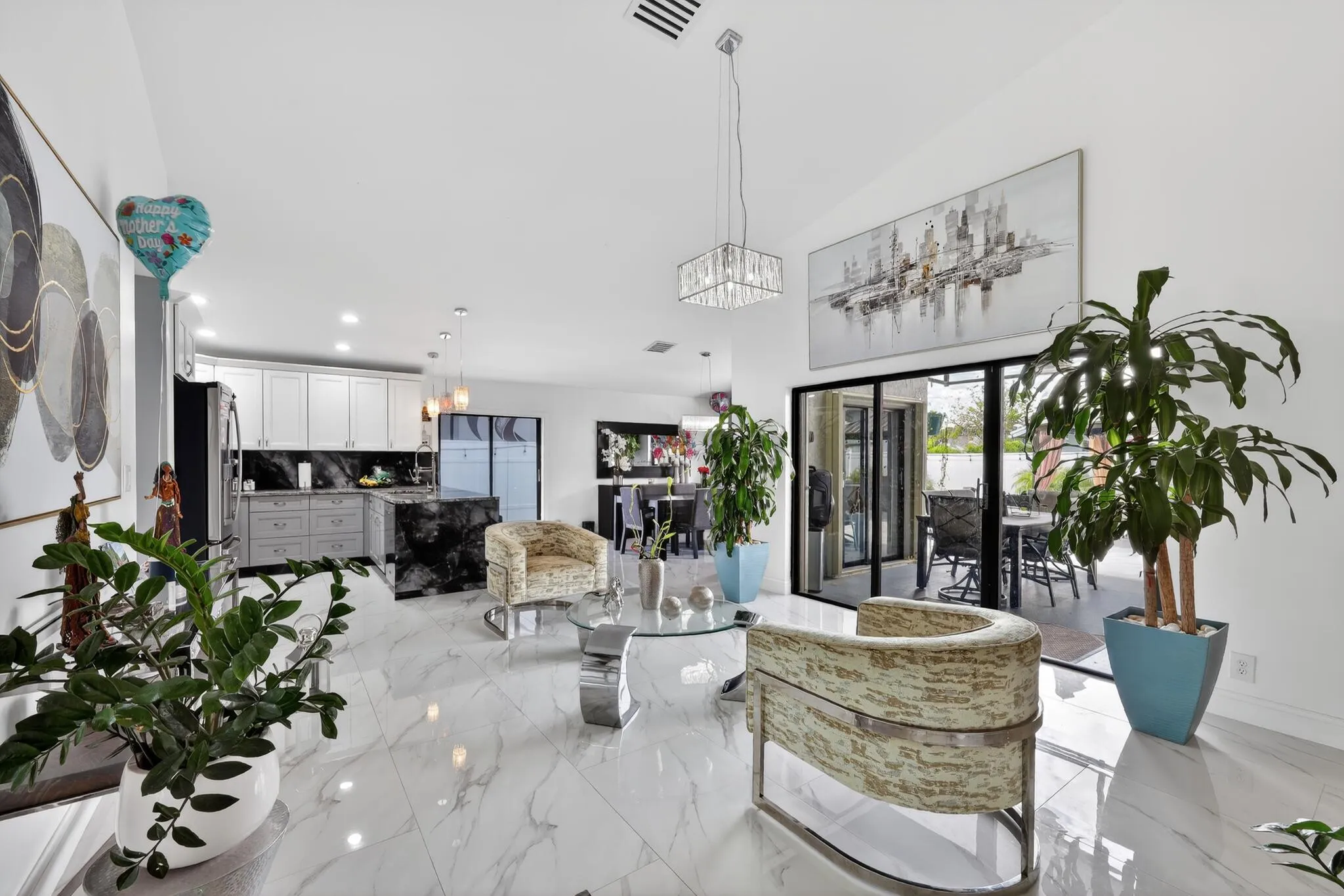 10_11423_Whisper_Sound_Dr-Living_room-00