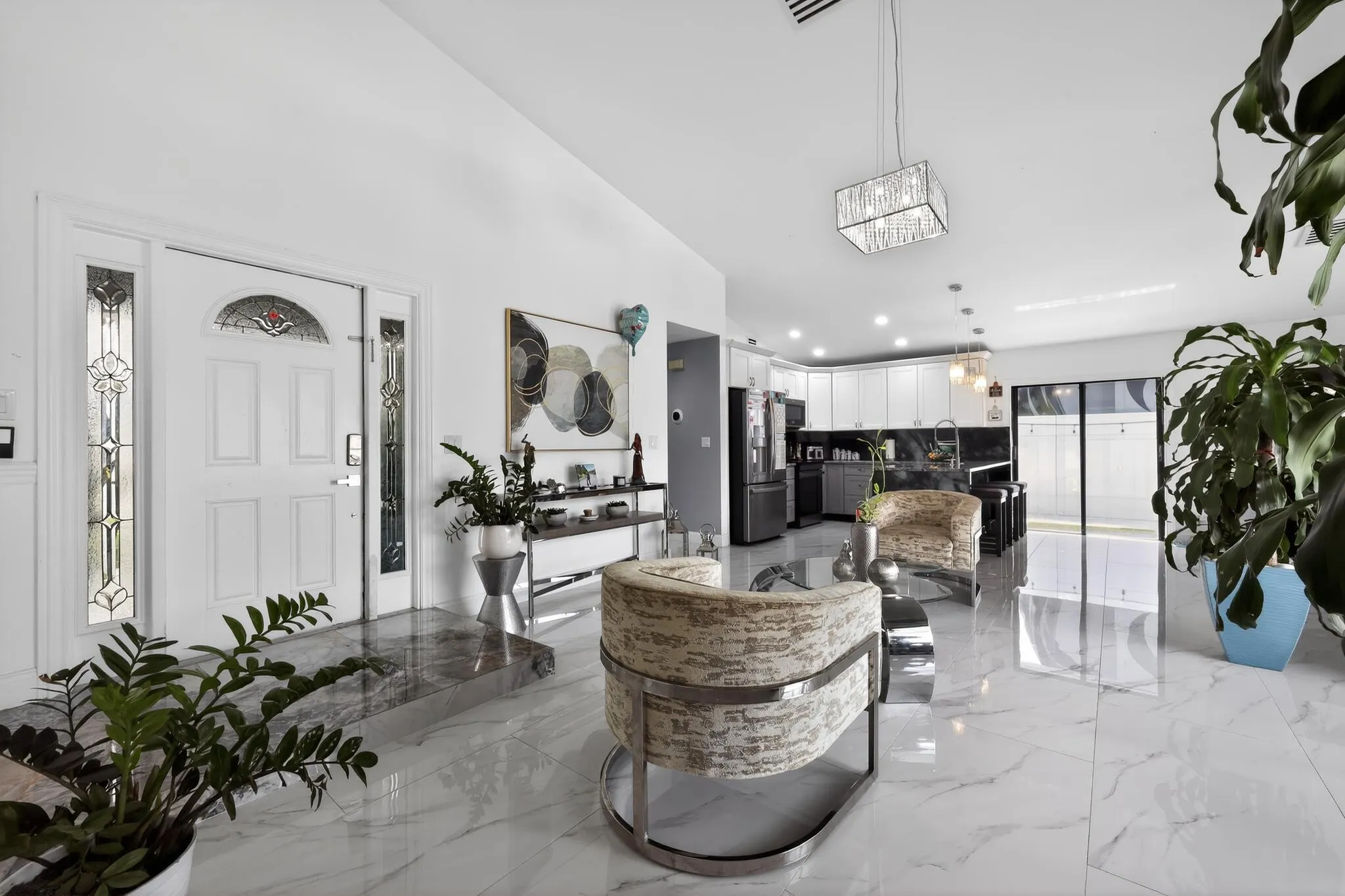 13_11423_Whisper_Sound_Dr-Living_room-00