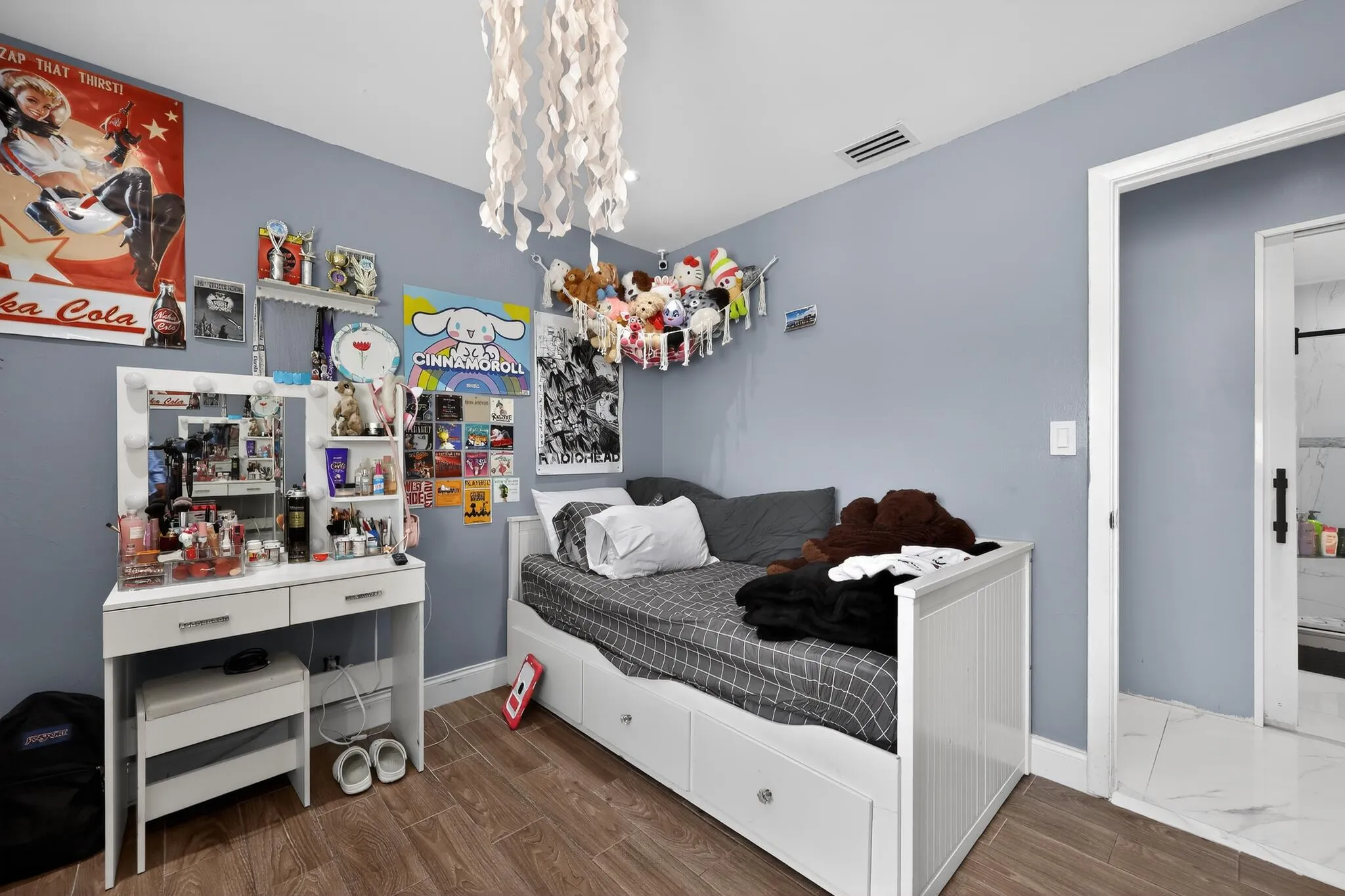 28_11423_Whisper_Sound_Dr-Bedroom-0025