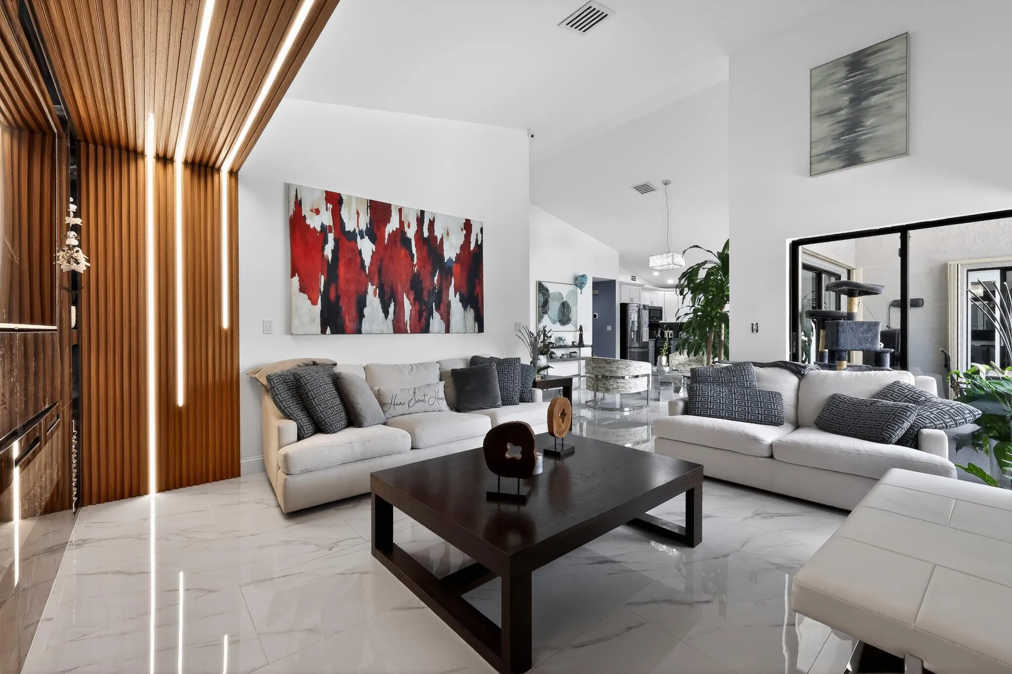 16_11423_Whisper_Sound_Dr-Living_room-00